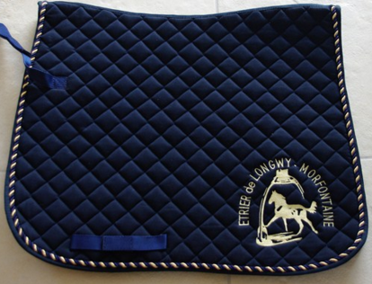 Tapis de selle brodé équiation cheval marquage brodrie logo
